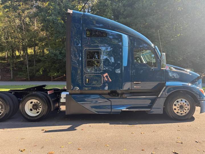 2024 Kenworth T680 76" Raised Roof Sleeper, exterior photo 5