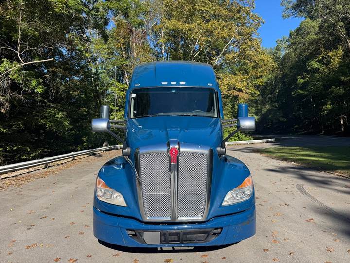 2024 Kenworth T680 76" Raised Roof Sleeper, exterior photo 6