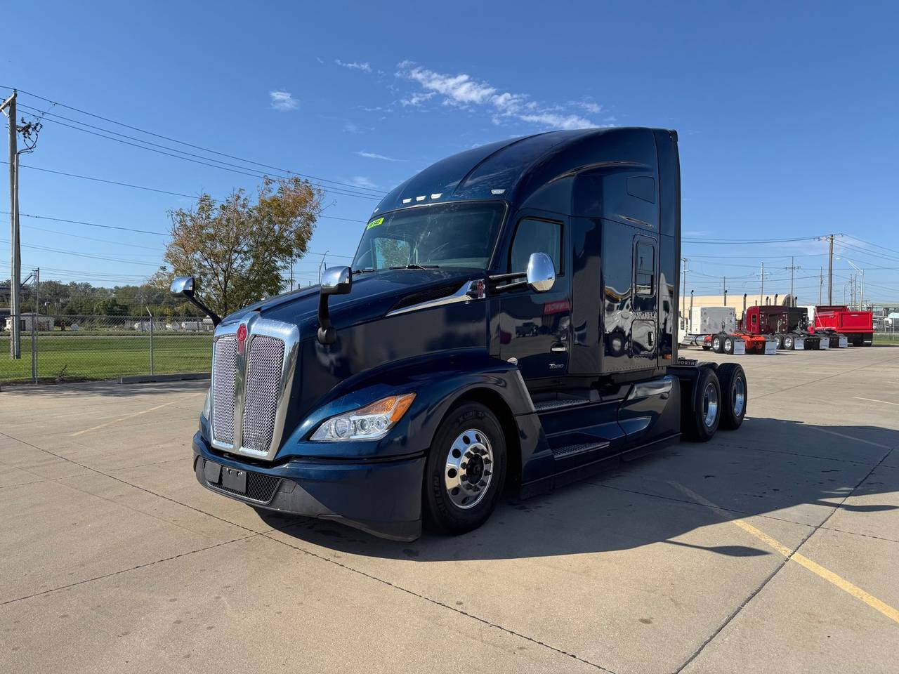 2024 Kenworth T680 76" Raised Roof Sleeper, exterior photo 2