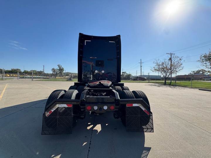 2024 Kenworth T680 76" Raised Roof Sleeper, exterior photo 3