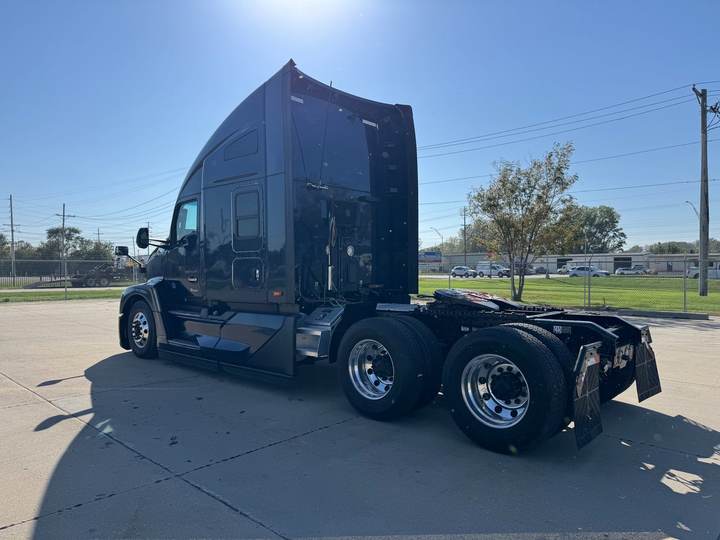 2024 Kenworth T680 76" Raised Roof Sleeper, exterior photo 6
