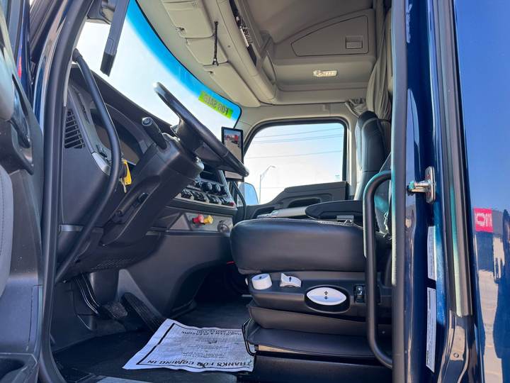 2024 Kenworth T680 76" Raised Roof Sleeper, interior photo 7