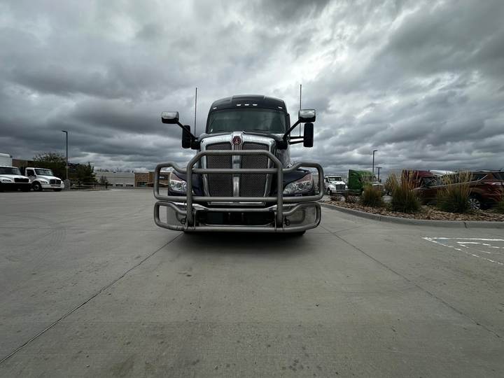 2024 Kenworth T680 76" Raised Roof Sleeper, exterior photo 2