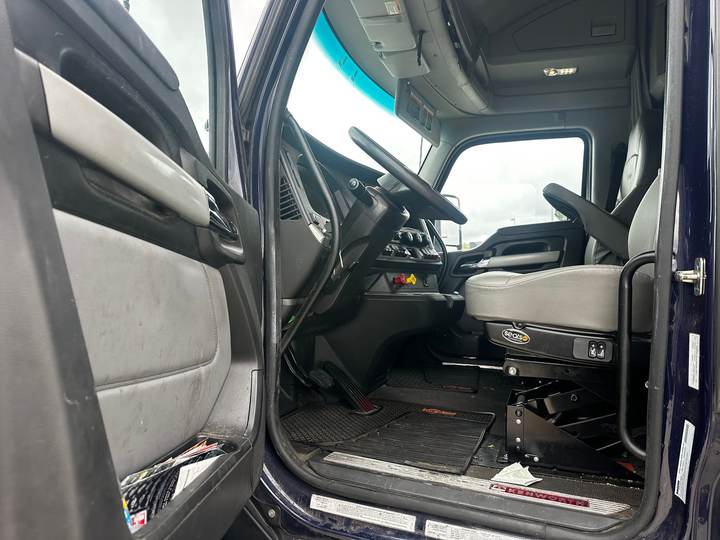 2024 Kenworth T680 76" Raised Roof Sleeper, interior photo 3