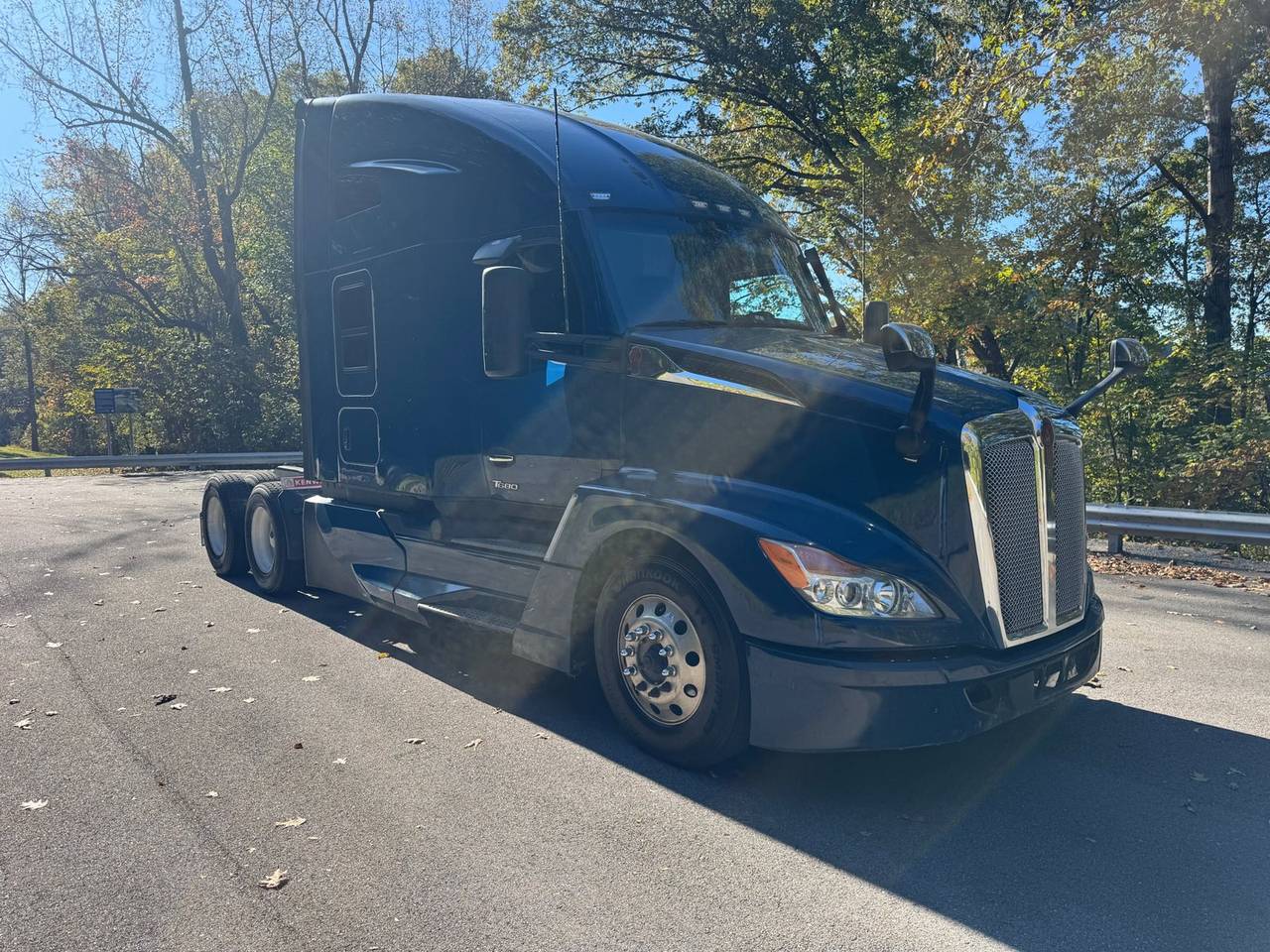 2024 Kenworth T680 76" Raised Roof Sleeper, exterior photo 1