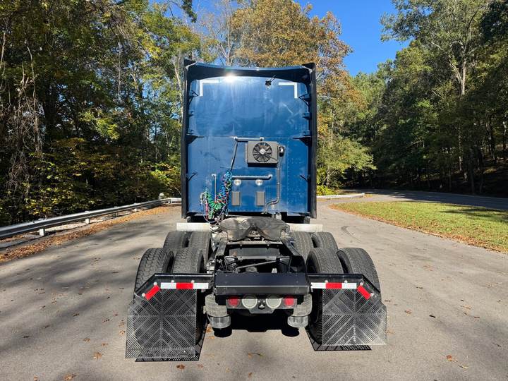 2024 Kenworth T680 76" Raised Roof Sleeper, exterior photo 3