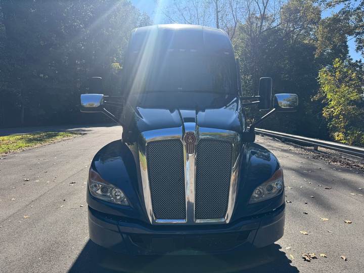 2024 Kenworth T680 76" Raised Roof Sleeper, exterior photo 6