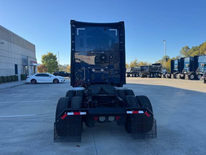 2024 Kenworth T680 76" Raised Roof Sleeper, exterior photo 3