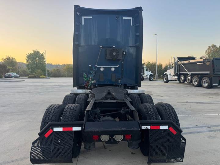 2024 Kenworth T680 76" Raised Roof Sleeper, exterior photo 3