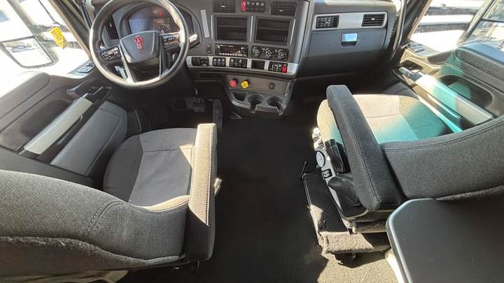2024 Kenworth T680 76" Raised Roof Sleeper, interior photo 7