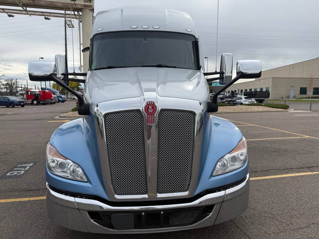2024 Kenworth T680 76" Raised Roof Sleeper, exterior photo 2