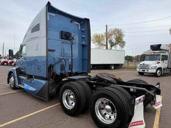 2024 Kenworth T680 76" Raised Roof Sleeper, exterior photo 6