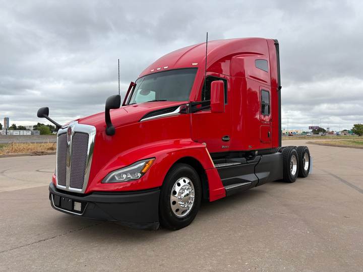 2024 Kenworth T680 76" Raised Roof Sleeper, exterior photo 2