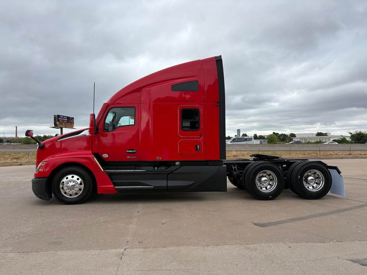 2024 Kenworth T680 76" Raised Roof Sleeper, exterior photo 3