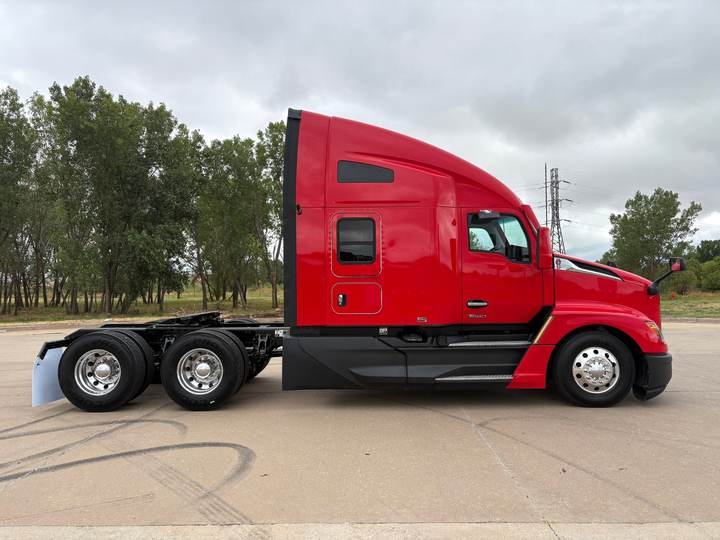 2024 Kenworth T680 76" Raised Roof Sleeper, exterior photo 6