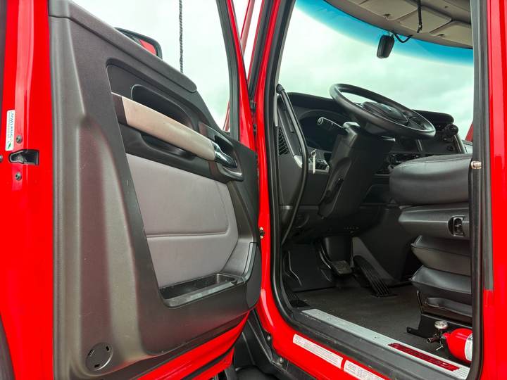 2024 Kenworth T680 76" Raised Roof Sleeper, interior photo 7