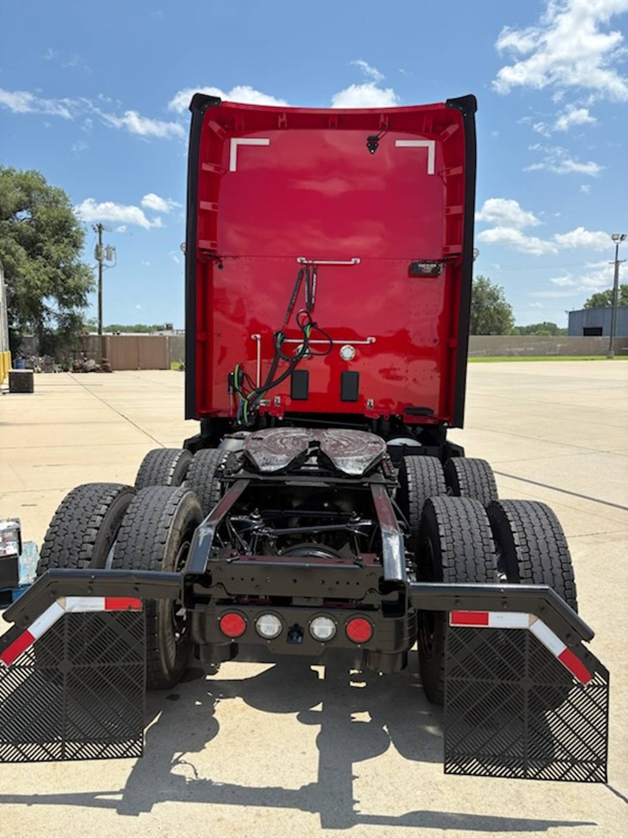 2024 Kenworth T680 76" Raised Roof Sleeper, exterior photo 4