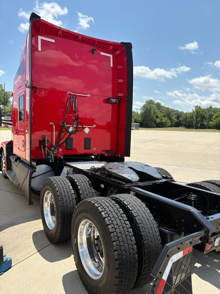 2024 Kenworth T680 76" Raised Roof Sleeper, exterior photo 5