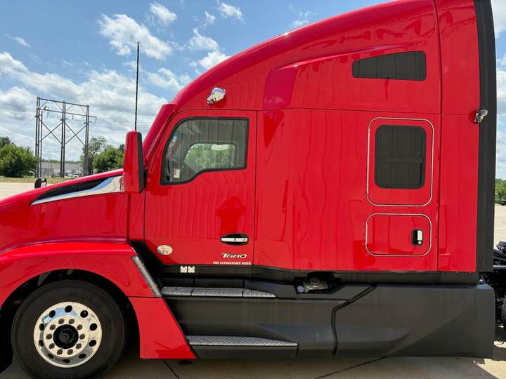 2024 Kenworth T680 76" Raised Roof Sleeper, exterior photo 6