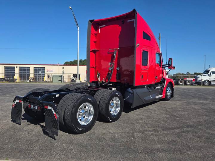 2024 Kenworth T680 76" Raised Roof Sleeper, exterior photo 6