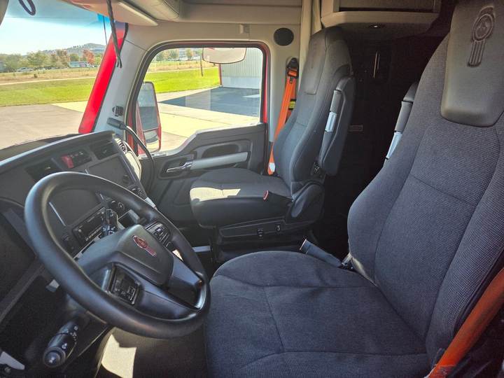 2024 Kenworth T680 76" Raised Roof Sleeper, interior photo 7