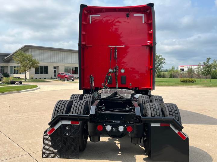 2024 Kenworth T680 76" Raised Roof Sleeper, exterior photo 3