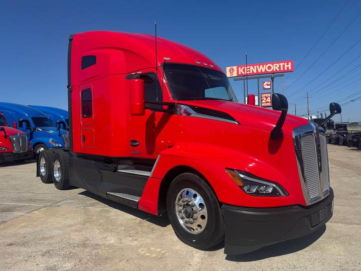 2024 Kenworth T680 76" Raised Roof Sleeper, exterior photo 1