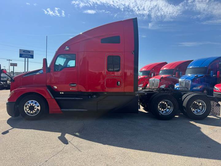 2024 Kenworth T680 76" Raised Roof Sleeper, exterior photo 5