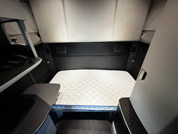 2024 Kenworth T680 76" Raised Roof Sleeper, interior photo 7