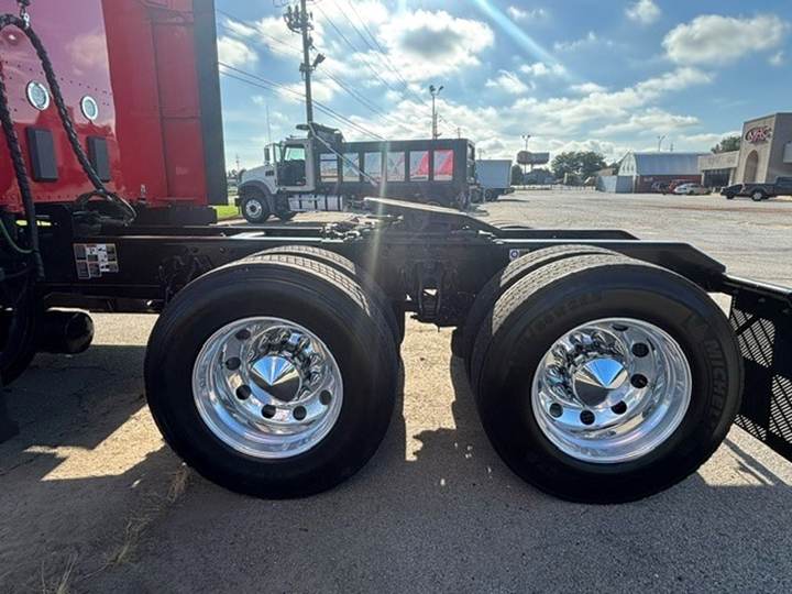 2024 Kenworth T680 76" Raised Roof Sleeper, exterior photo 6