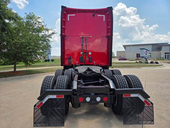 2024 Kenworth T680 76" Raised Roof Sleeper, exterior photo 3