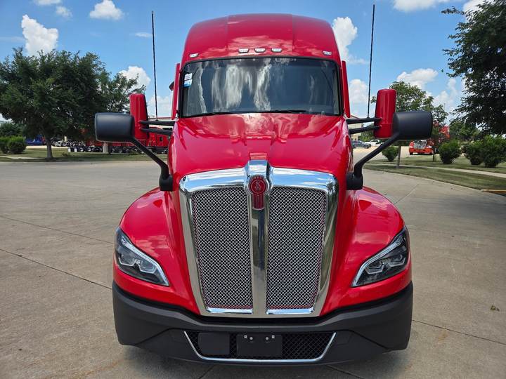 2024 Kenworth T680 76" Raised Roof Sleeper, exterior photo 6