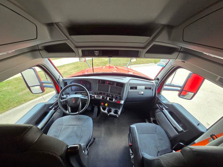 2024 Kenworth T680 76" Raised Roof Sleeper, interior photo 7