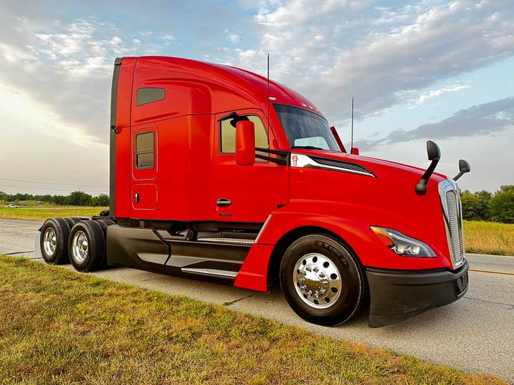 2024 Kenworth T680 76" Raised Roof Sleeper, exterior photo 1