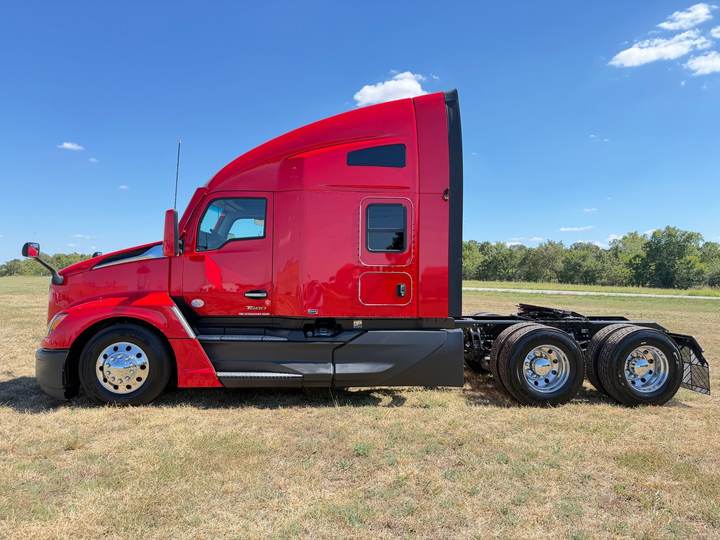 2024 Kenworth T680 76" Raised Roof Sleeper, exterior photo 5
