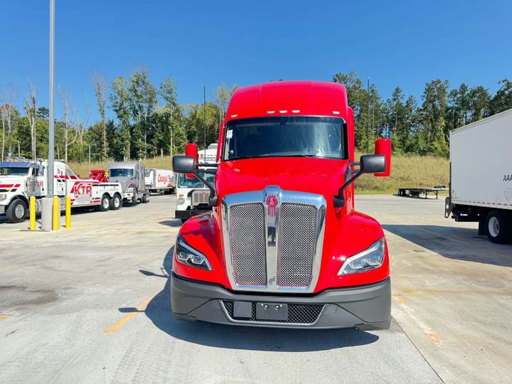 2024 Kenworth T680 76" Raised Roof Sleeper, exterior photo 3