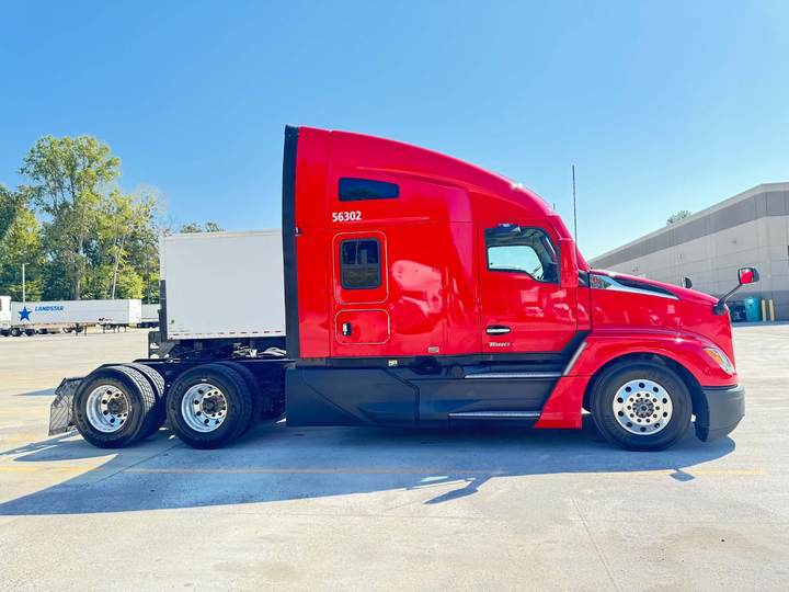 2024 Kenworth T680 76" Raised Roof Sleeper, exterior photo 5