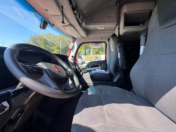 2024 Kenworth T680 76" Raised Roof Sleeper, interior photo 7