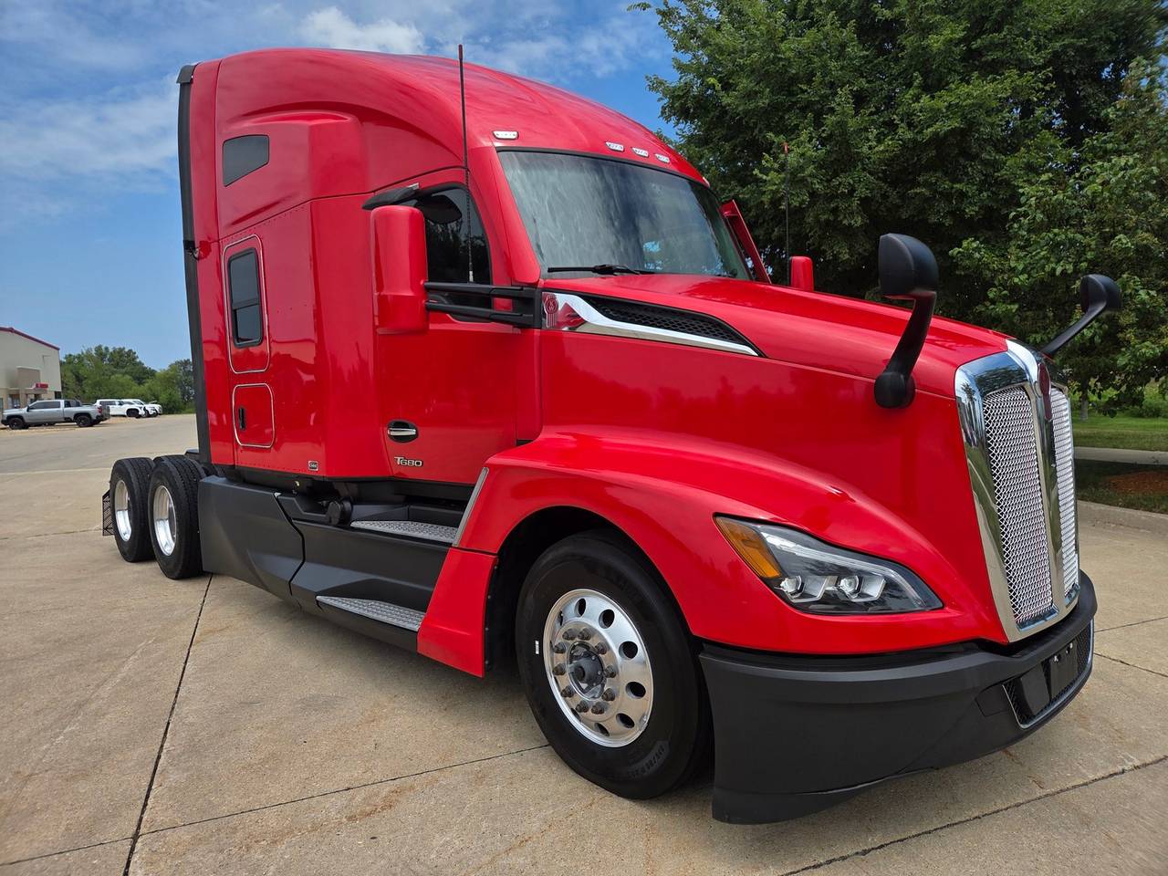 2024 Kenworth T680 76" Raised Roof Sleeper, exterior photo 1