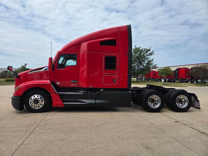 2024 Kenworth T680 76" Raised Roof Sleeper, exterior photo 5