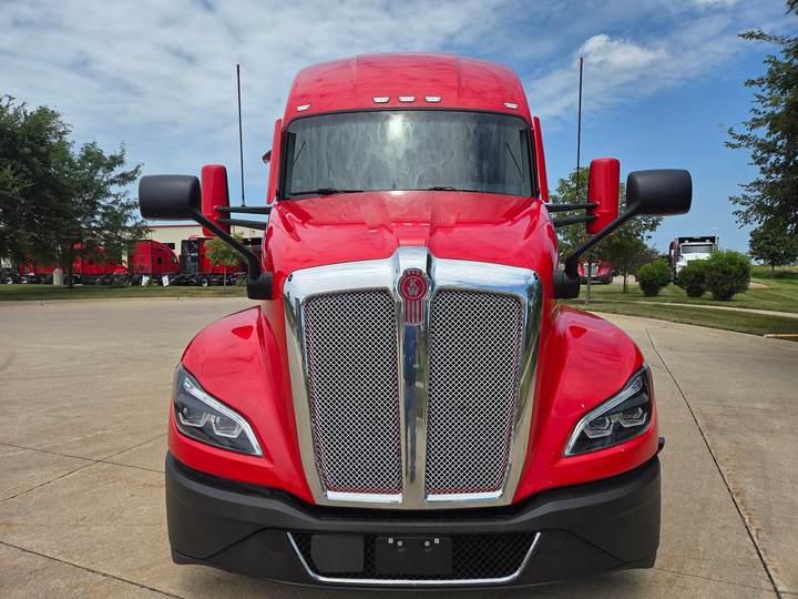 2024 Kenworth T680 76" Raised Roof Sleeper, exterior photo 6