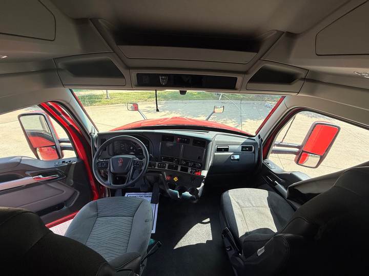 2024 Kenworth T680 76" Raised Roof Sleeper, interior photo 7