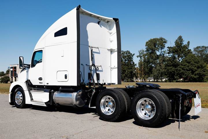 2024 Kenworth T680 76" Raised Roof Sleeper, exterior photo 3