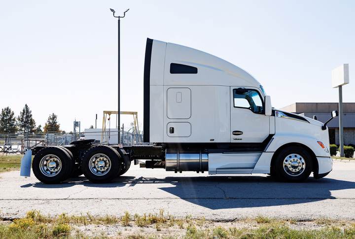2024 Kenworth T680 76" Raised Roof Sleeper, exterior photo 5