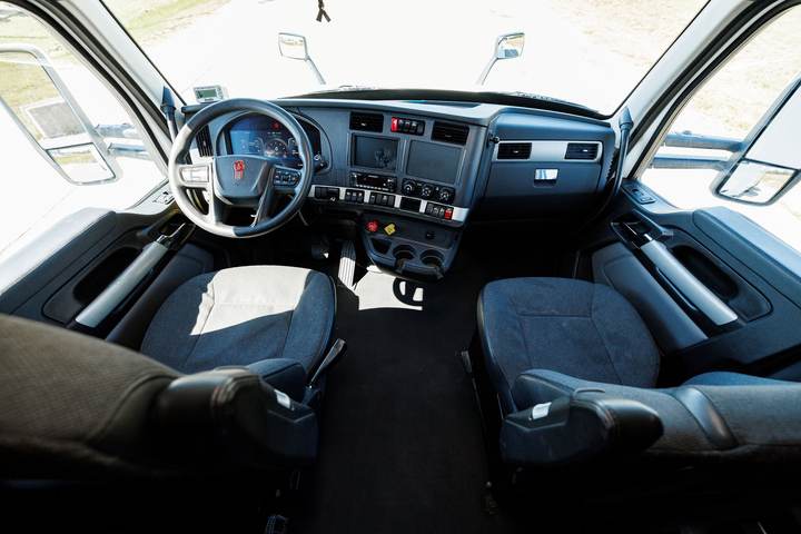 2024 Kenworth T680 76" Raised Roof Sleeper, interior photo 7