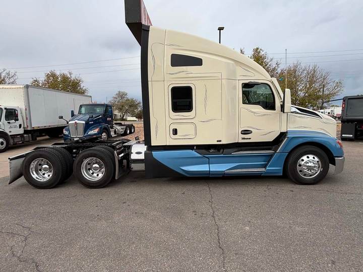 2024 Kenworth T680 76" Raised Roof Sleeper, exterior photo 6