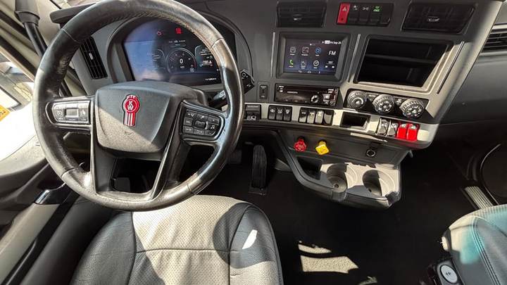 2024 Kenworth T680 76" Raised Roof Sleeper, interior photo 7