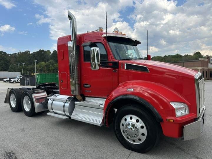 2024 Kenworth T880 40" Flat Top Sleeper, exterior photo 1