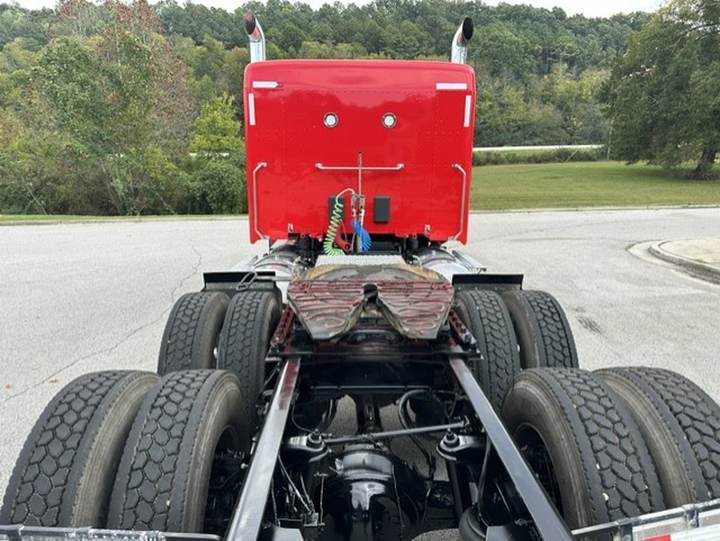 2024 Kenworth T880 40" Flat Top Sleeper, exterior photo 3