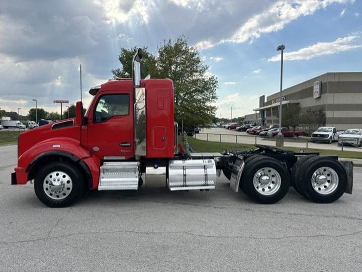 2024 Kenworth T880 40" Flat Top Sleeper, exterior photo 5